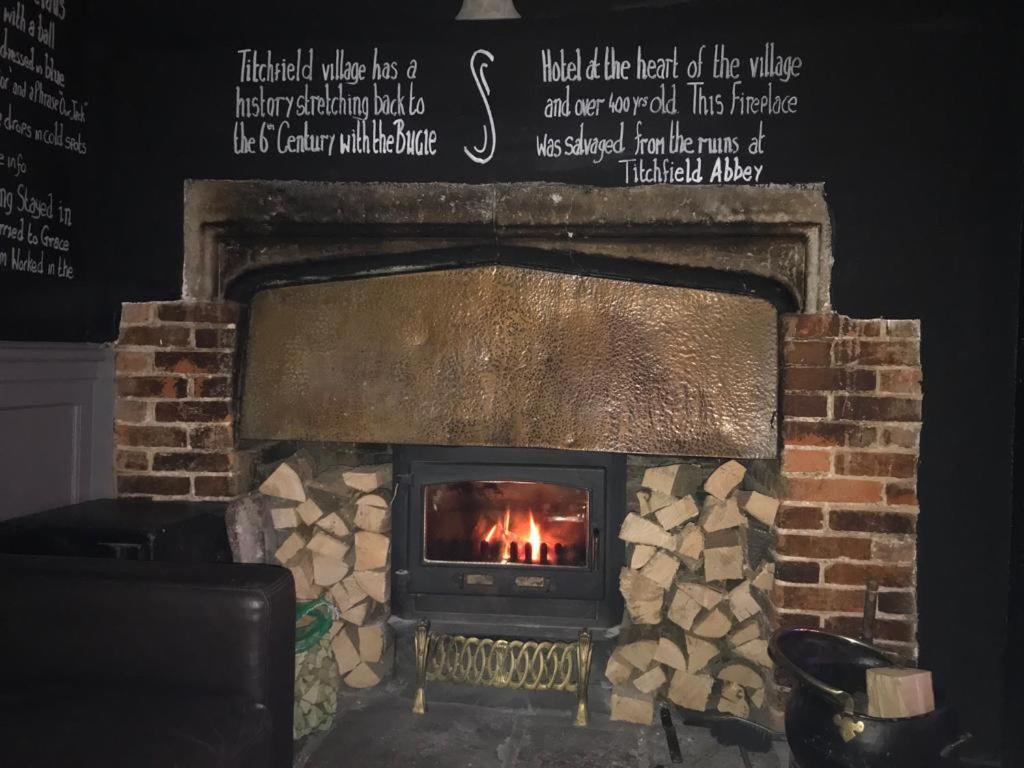 Bugle Hotel Titchfield Exterior photo